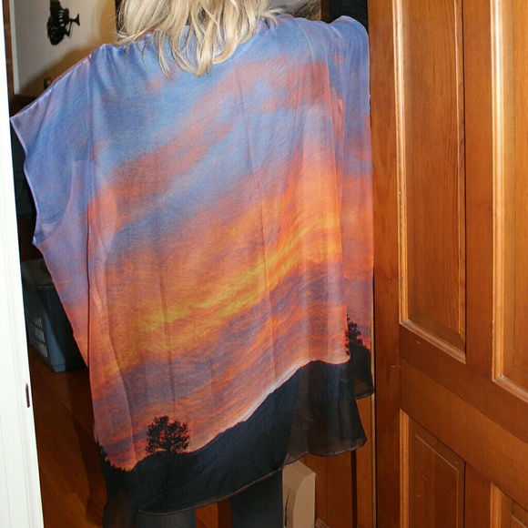 SOLD!! 💘 KIMONO Sunset Gorgeous sheer sexy chic! - Picture 2 of 8